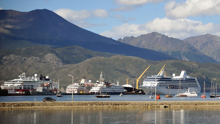 Expeditionsschiffe in Ushuaia