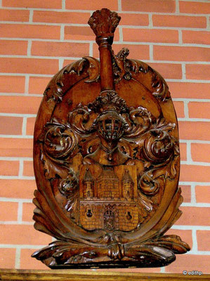 Wappen in Holz geschnitzt