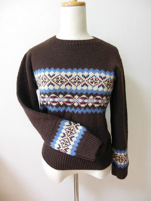 課題作品　棒針編み。編み込みセーター。５色。