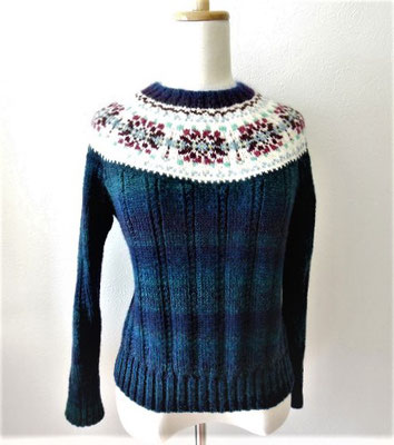 課題作品　棒針編み。丸ヨークのセーター