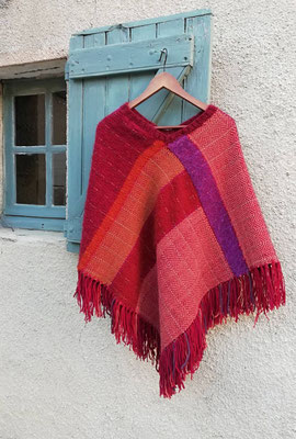 Poncho, pure laine. 150 euros