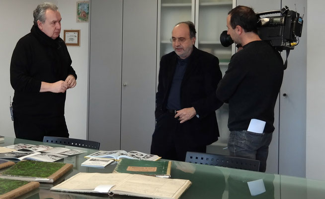 Il regista MAuro Vittorio Quattrina durante le riprese dei servizi RAI con il giornalista Giuseppe Giulietti, nel Comune di San Giorgio delle Pertiche (PD)