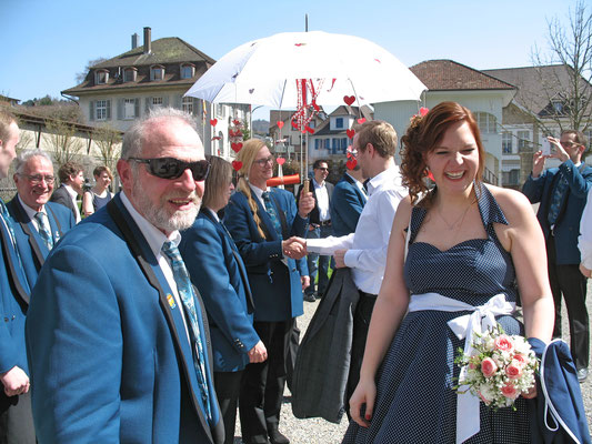 Hochzeitsständchen für Matthias und Jenni Zeltner am 7. April 2018 beim Zivilstandsamt Schöftland; Fotografin: Beatrice Fabbro