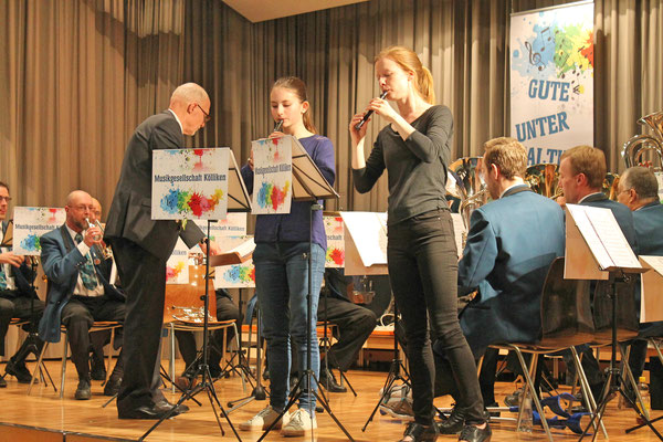Jahreskonzert vom 23. März 2019 MZH Kölliken; Solo von Annamaria Gamp und Flötenlehrerin Anne Köhn bei «Die beiden kleinen Finken»