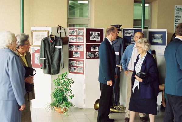 Daniele Fabbro; MGK Fünfte Neuunformierung 1998; Ausstellung im Foyer der Mehrzweckhalle