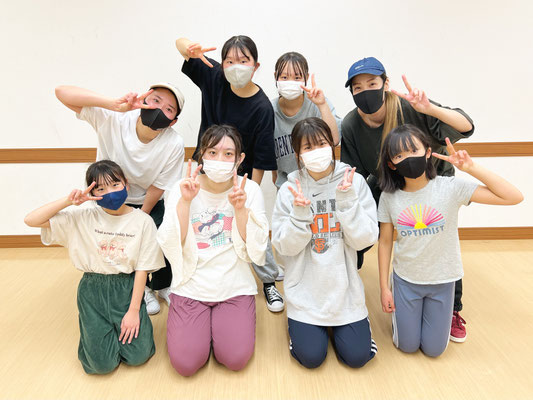 先日、エム先生が担当する大人さんクラスに、メグミちゃんとリリコちゃんが無料体験レッスンで参加してくれました♪