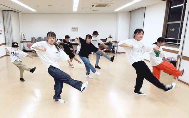 エム先生が担当するDOWN BY LAW・Teensクラス♪単独発表会に向けて、振り付けも大詰め！
