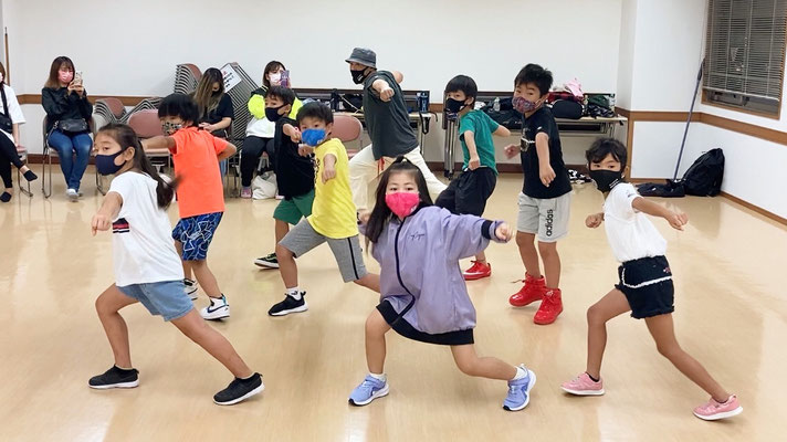 ヒップホップダンスの難しいステップに挑戦！♪稲毛・長沼ダンススクール DOWN BY LAWキッズの皆、頑張れ！！♪