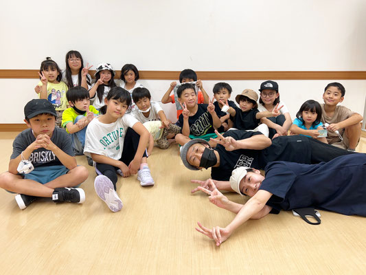 先日のキッズクラス♪全員集合で記念にパチリ♪