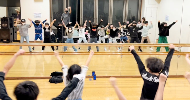 稲毛ダンススクール DOWN BY LAWのキッズクラス♪この日も3月のショーに向けてダンスレッスン後に猛練習中！！