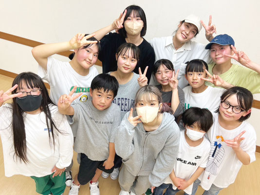 稲毛ダンススクール DOWN BY LAWのエム先生クラス♪新しい仲間を迎えて人数が一気に急増しました、とっても嬉しいです♪