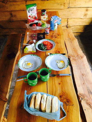 Futaleufu - Ostersonntag-Brunch - Erstes richtiges Morgenessen seit langem