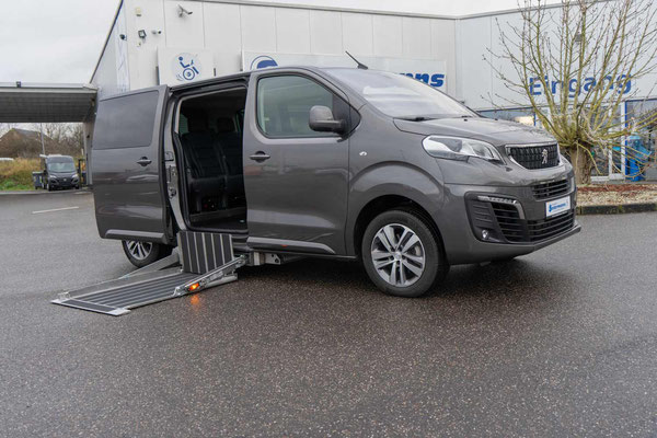 Behindertengerechter Peugeot Traveller für Selbstfahrer