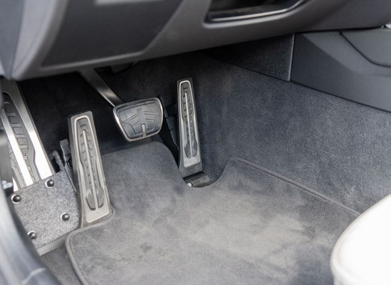 behindertengerechtes BMW Z4 Cabrio als Selbstfahrerumbau mit elektronischem Linksgas