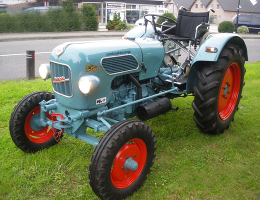 behindertengerechter Oldtimer Traktor Selbstfahrerumbau mit Rampe