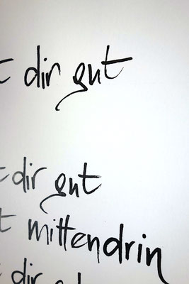 Detailansicht Kalligrafie „Es geht dir gut“ Tusche auf Papier