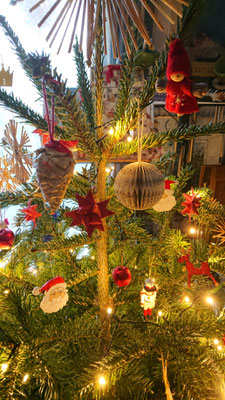 Herzlichen Dank an den MAS-Kammermusikkurs 2018 für den originellen Weihnachtsbaum-Schmuck! 