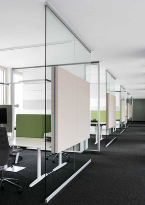 Trennwand aus Glas im Büro - Sichtbare Perfektion - Foto: feco-feederle GmbH, Fotograf Nikolay Kazakov - Glastrennwand und Akustikflächen