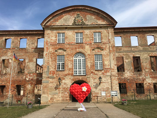 Mr. Balloni.ch, Hochzeit, Liebe,  Herz, Klosterruine Dargun, Dargun, Dekoration