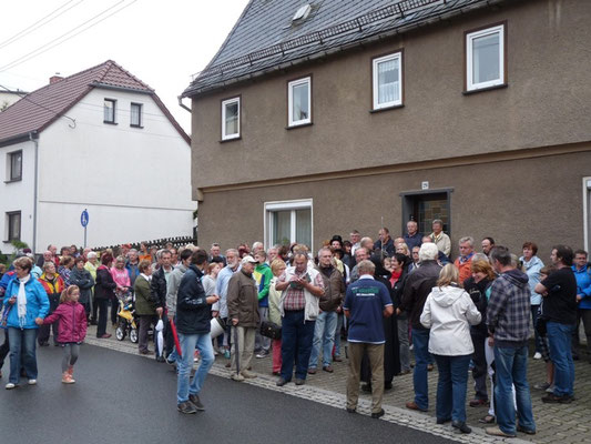 Vor dem ältesten Haus von Heinrichsort