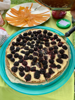 Pflanzliche Brombeertorte