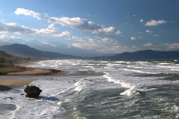 der kilometerlange Strand...  Nicht erkennbar, aber ein paar Kilometer entfernt (in Bildmitte) liegt Georgioupoli