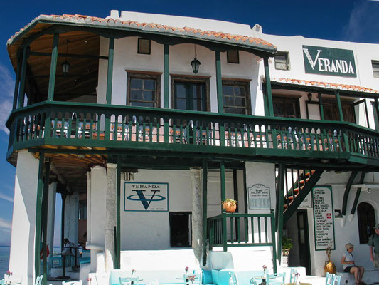 die Veranda-Bar, hier kostet der Kaffe schon mal 8,-€