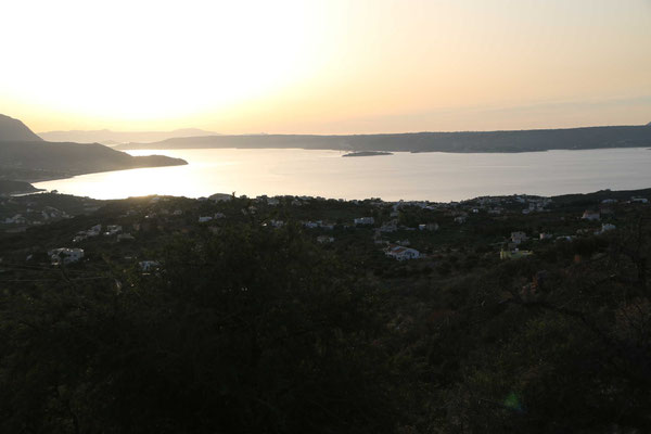 Sonnenuntergang über Almyrida und die Souda-Bucht