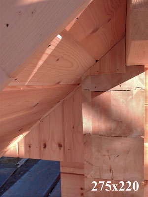 Massivholzhaus - Blockbohle 275x220 mm - Eckverkämmung - Holzhaus in massiver Blockbauweise