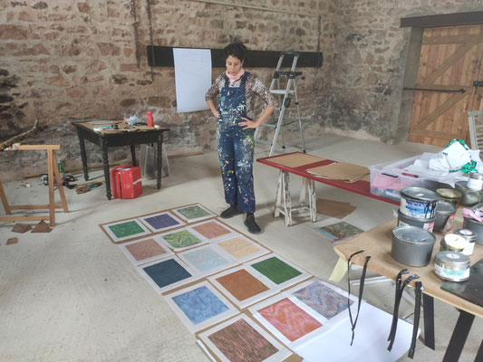 Julia in der Druckwerkstatt