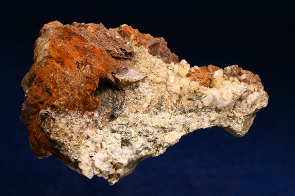 Stufe mit Rutil-Sagenit, Cafcit, Siderit und Limonit; B: 7 cm; Fundort: Wasenhorn VS; Sammlung: Edi Ganz