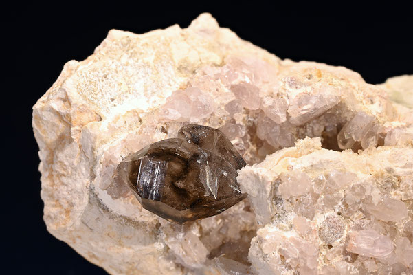 Rauchquarz; BB: 5 cm; Fundort: Merolla; Sammlung: Robi Flüeli