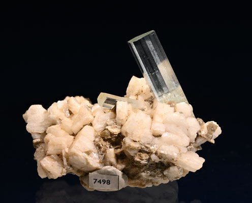 Aquamarin auf Albit; B: 4 cm; Fundort: Pakistan; Sammlung: Thomas Hangartner