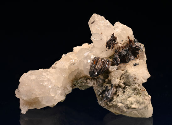 Rutil auf Quarz; B: 6 cm; Fundort Tambo Alp GR; Sammlung: Daniel Huber