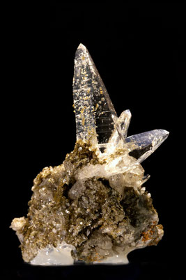 Tessinerhabitus Quarz-Grüppchen; H: 6 cm; Fundort Val Piana TI; Sammlung: Ueli Wolf