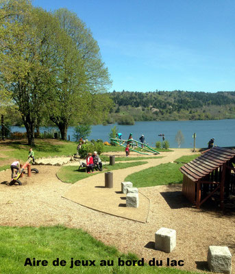 Aire de jeux au bord du lac