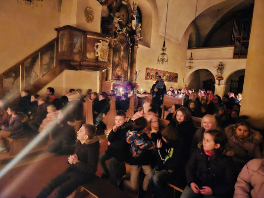 Hl. Messe bei Kerzenlicht 20.12 .2024