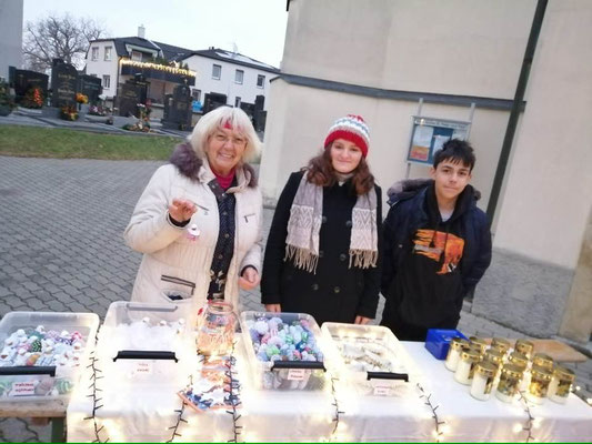 Adventmarkt und Kranzsegnung GD