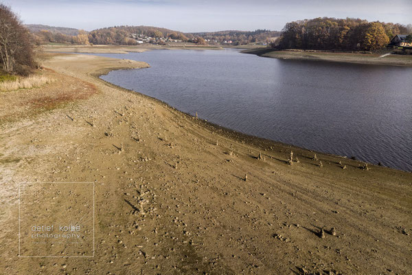 im November 2018 extremes Niedrigwasser in der Talsperre Pöhl