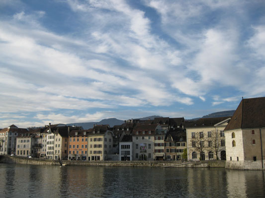 Auch die Jugi und das Kreuz sind direkt an der aare