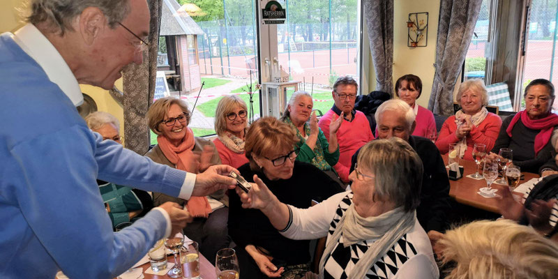 Ingrid Kutz re Verleihung der Ehrennadel in Silber