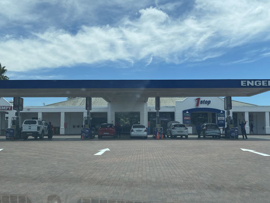 Raststopp und Tankstelle