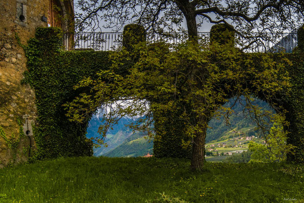 Schloss Schenna. Blick auf das Passeier Tal.