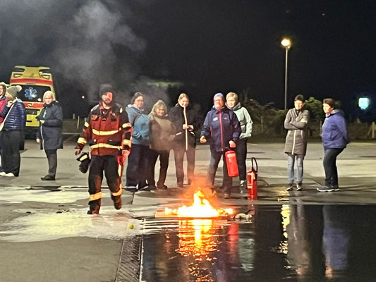 Kurs Feuerlöschen / Handhabung Defibrillator
