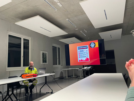 Kurs Feuerlöschen / Handhabung Defibrillator