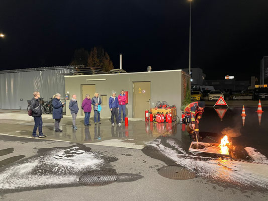 Kurs Feuerlöschen / Handhabung Defibrillator