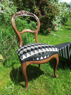 Stuhl bezogen mit einem Bezugstoff von Harlequin  