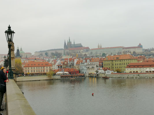 Blick von der Karlsbrücke zur Prager Burg