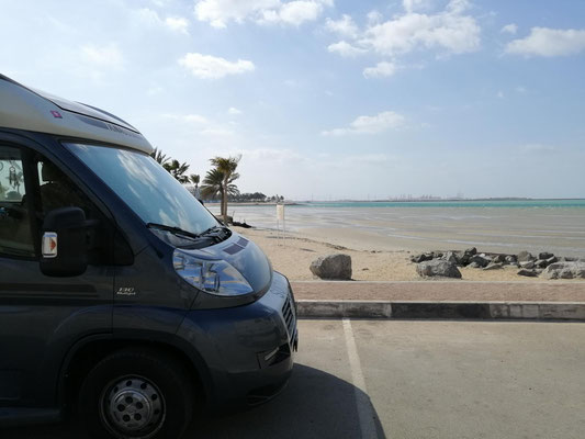 Strand am persischen Golf bei Abu Dhabi