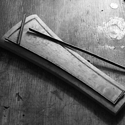 purfling on baroque tailpice